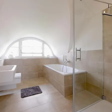 Arielle Groß Schwansee